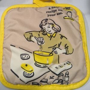 Blue Q Yellow Dropping A New Recipe Pot Holder